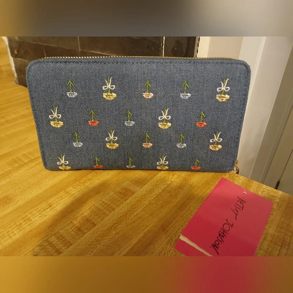 Betsey Johnson Denim W/Embroidered Flower Print Wallet/ Wristlet NWT - Picture 4 of 11